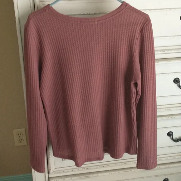 Like new! Waffle knit top, twist tie in front, size M, rust/brown - Picture 4 of 4
